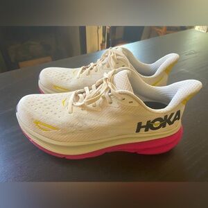Creamy | Hoka Clifton 9 | Size 9 NWOT